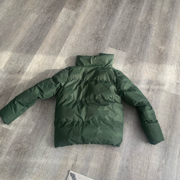 Woman’s Green Puffer Jacket (size: S) from Weekend Vibes - Picture 2 of 6